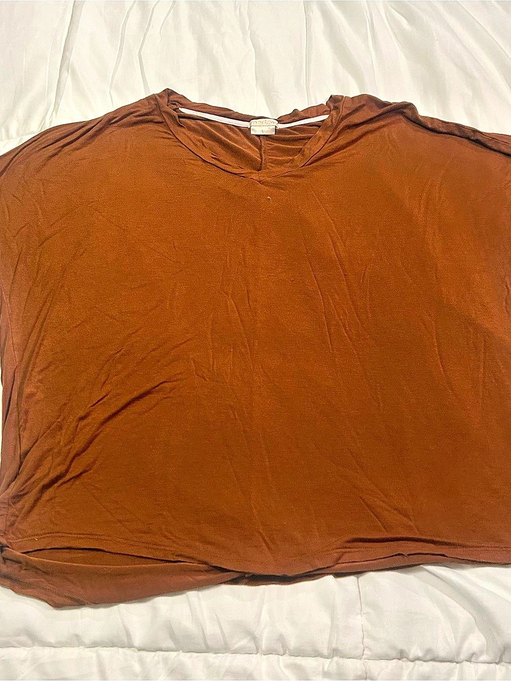 Marlow Women’s Large Rust Brown Oversized V-Neck Short Sleeve Top
